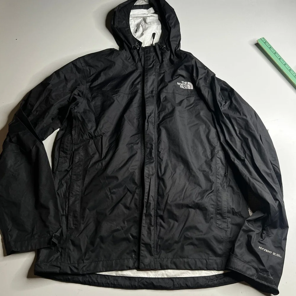 The North Face HyVent 2.5L Rain Jacket Mens Medium Black Waterproof Hooded Shell